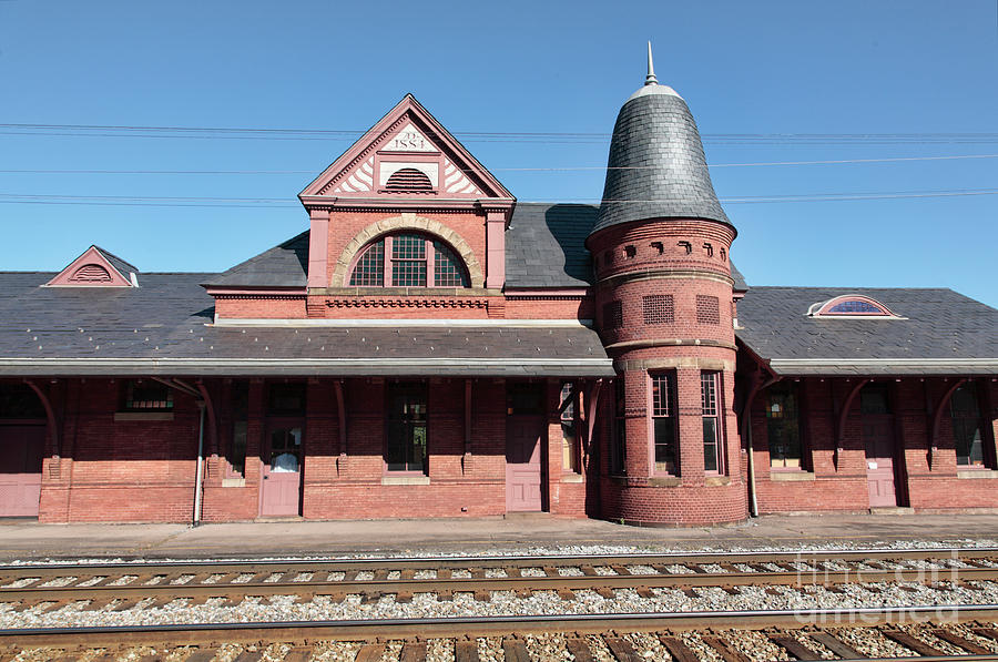Oakland Railroad Station in Maryland Photograph by William Kuta