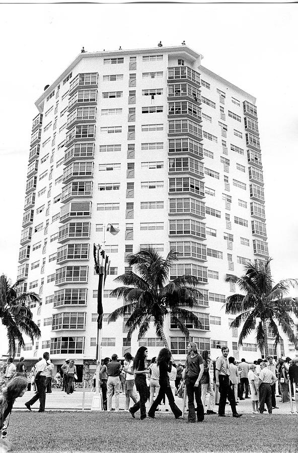 Observers watching the crowd below Democratic National Convention, Miami Beach, Florida, 1972. Photograph by David Lee Guss
