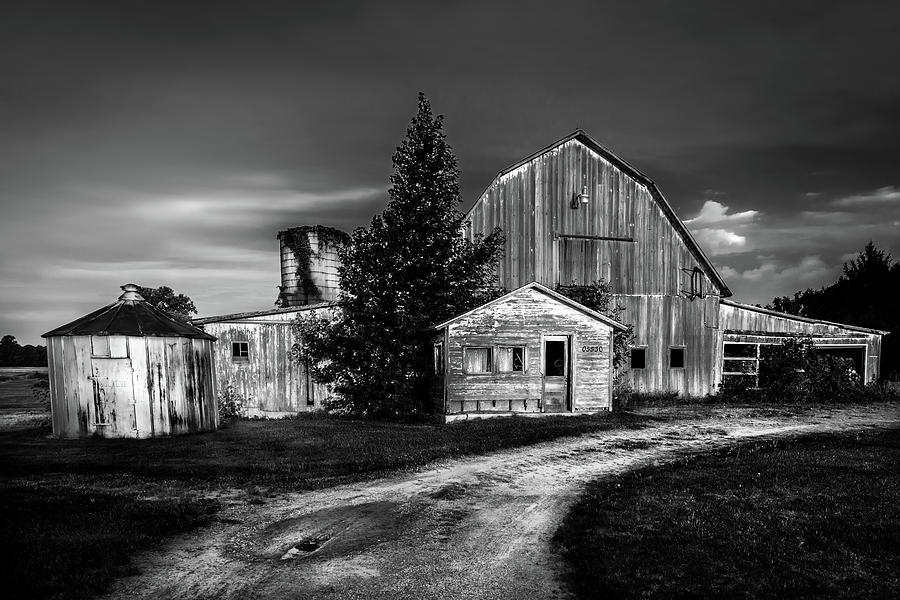 Vintage Photograph - Ohio Barn At Sunrise by Michael Arend