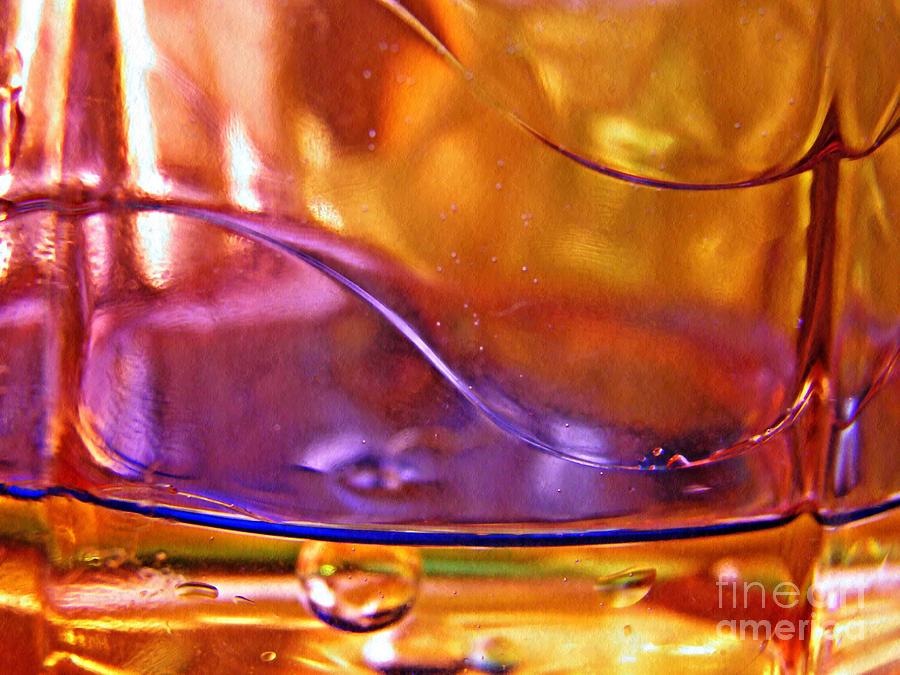 Abstract Photograph - Oil and Water 14 by Sarah Loft