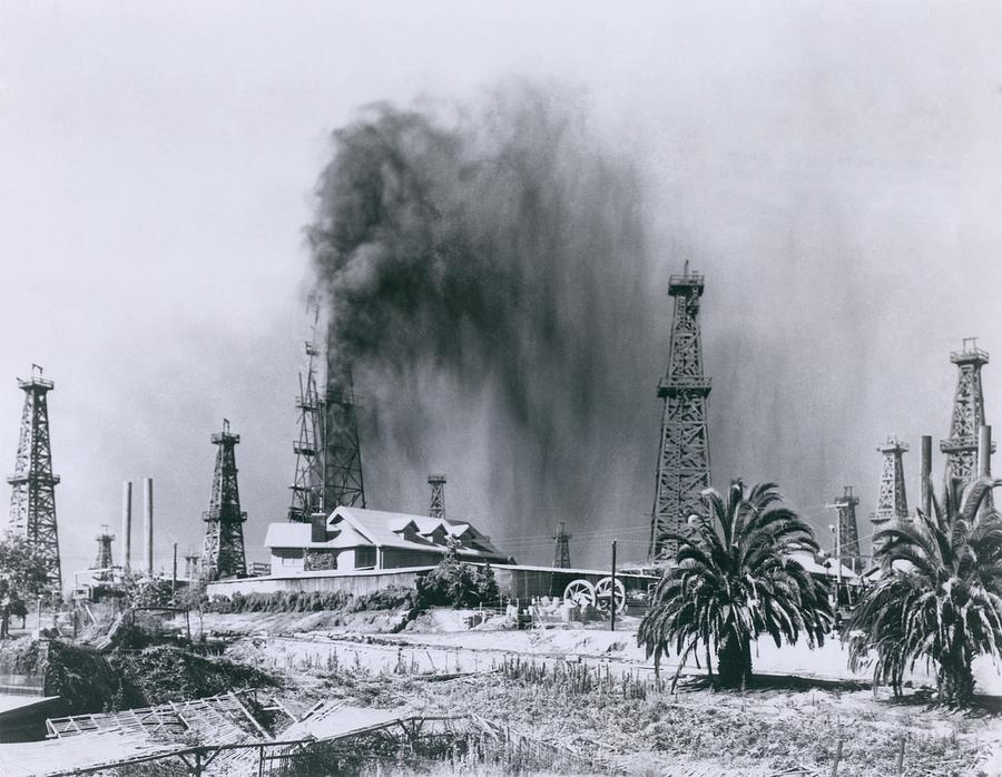 Oil Gusher At Signal Hill In California Photograph by Everett