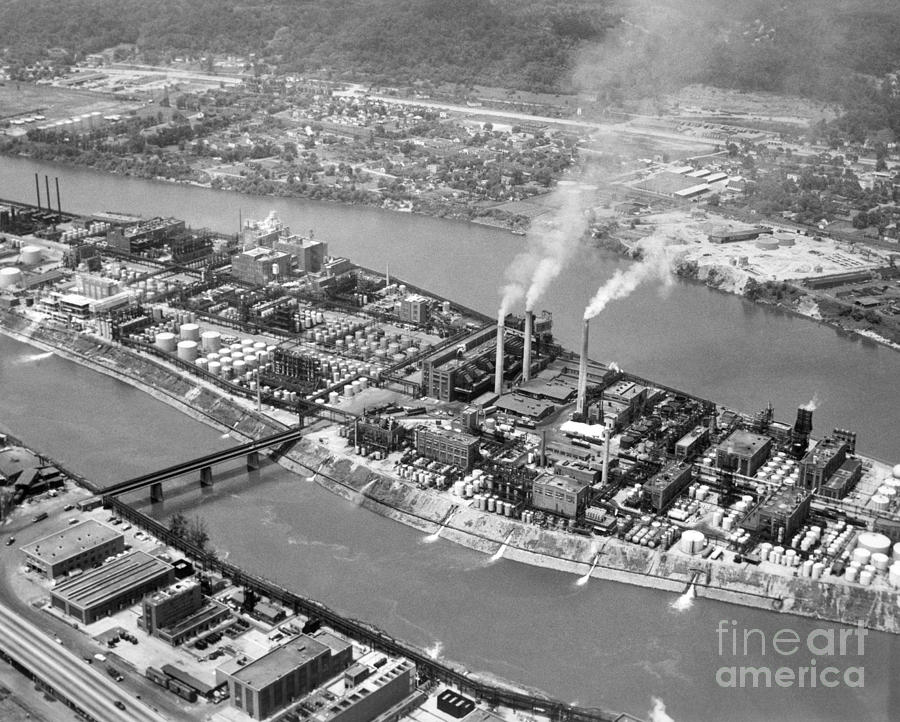 Oil Refinery In Charleston Photograph by H. Armstrong Roberts/ClassicStock