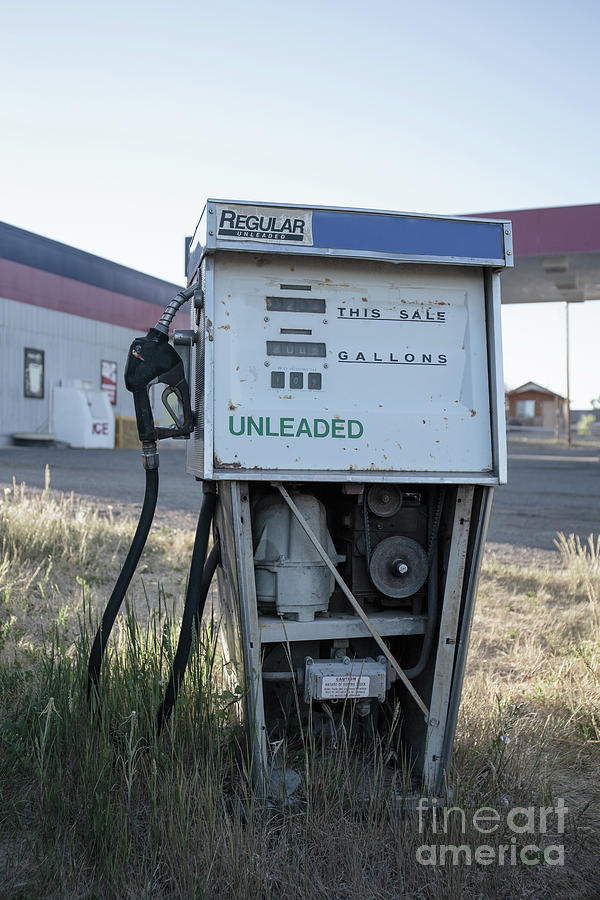 Old Abandoned Gas Pump Photograph by Edward Fielding