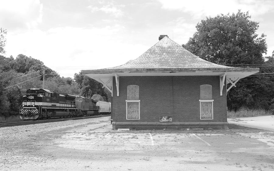 Old Abbeville Depot 1 Photograph by Joseph C Hinson