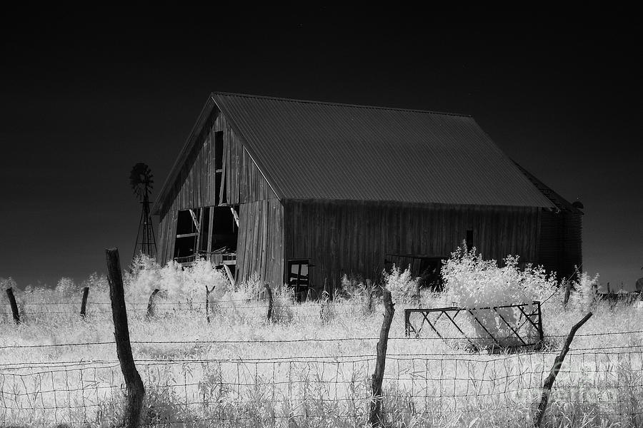 Old Barn 7068 Photograph by Ken DePue