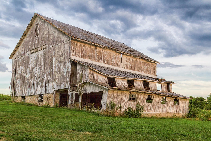Old Barn Dayton Ohio Photograph by Teresa Jack