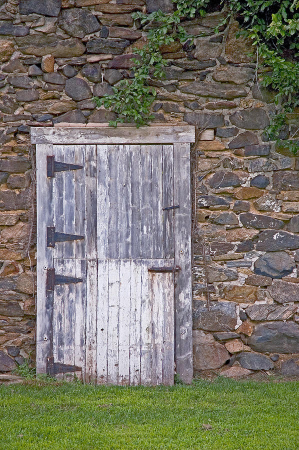 Old Barn Door Photograph by Don Mennig