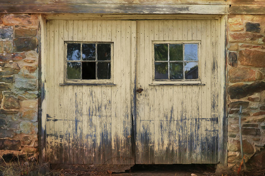 Old Barn Doors Photograph by Lori Deiter
