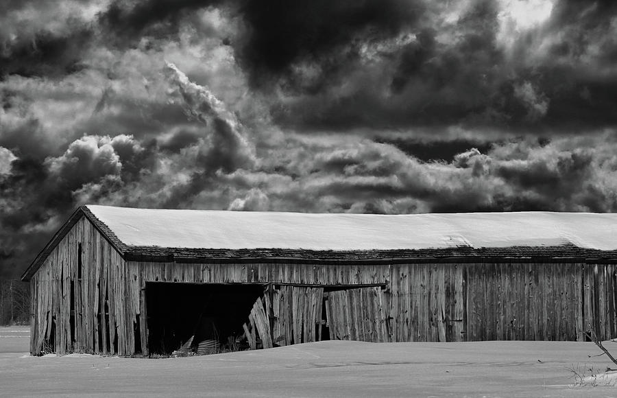 Old Barn in Snow 10 BW Photograph by Mary Bedy