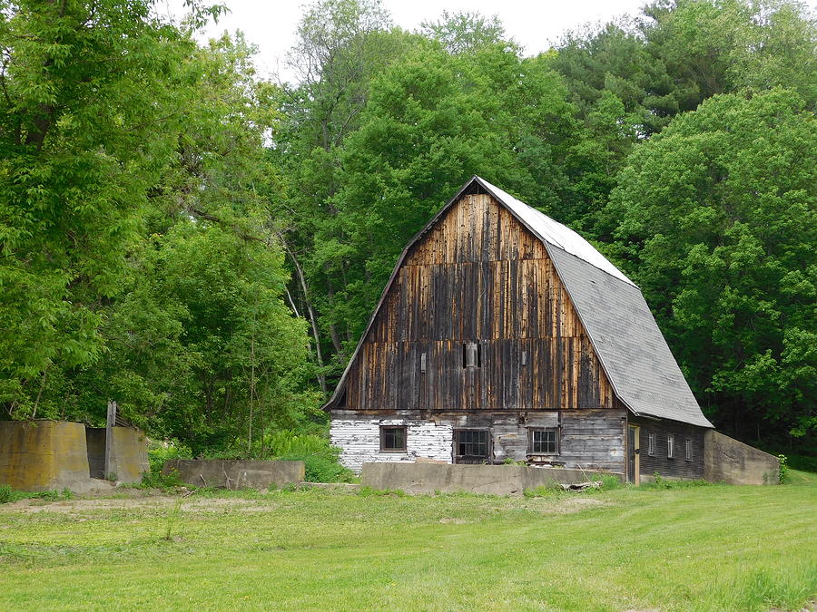 Old Barn off Mill Street Photograph by Catherine Gagne