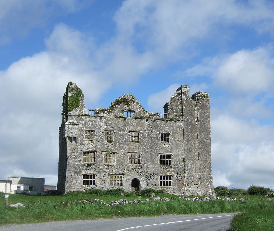 Old Castle In Ireland Photograph by Jeanette Oberholtzer
