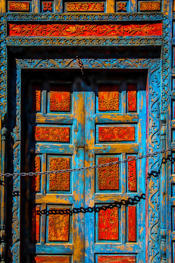 Old Door With Chain Photograph by Garry Gay