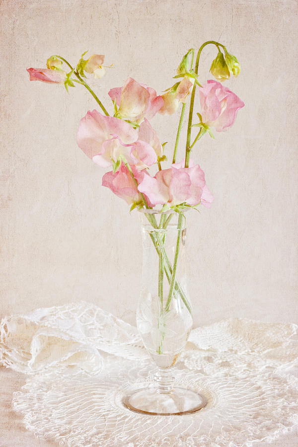 Vase Photograph - Old Fashioned Sweet Peas by Sandra Foster