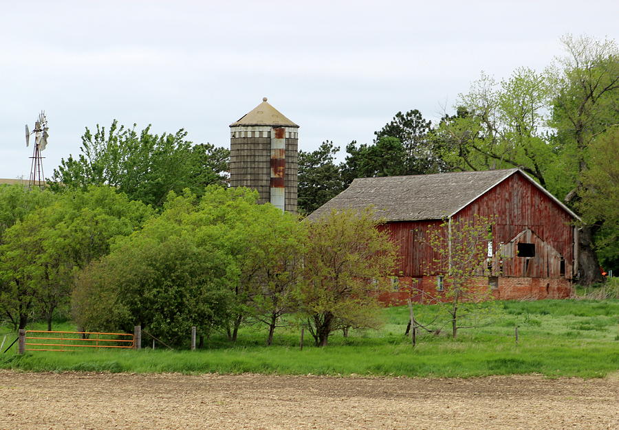 Old Iowa Farm Photograph by Dale Mark