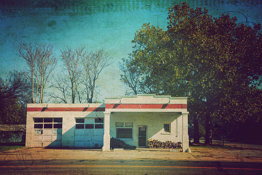 Old Mechanic Shop on 81 Oklahoma Photograph by Toni Hopper