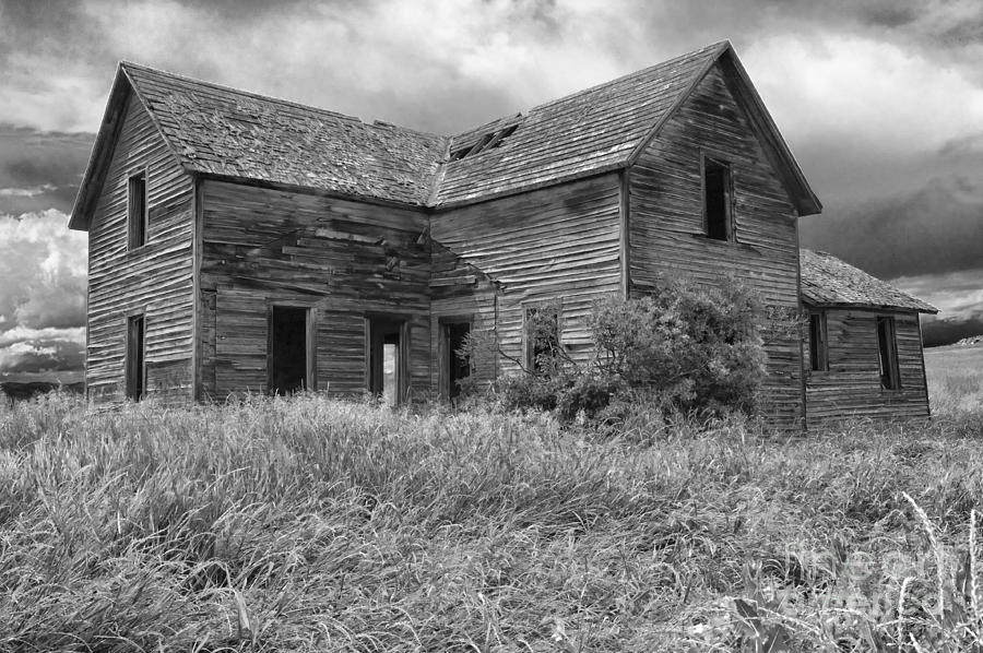 Old Montana Farmhouse Photograph by Sandra Bronstein