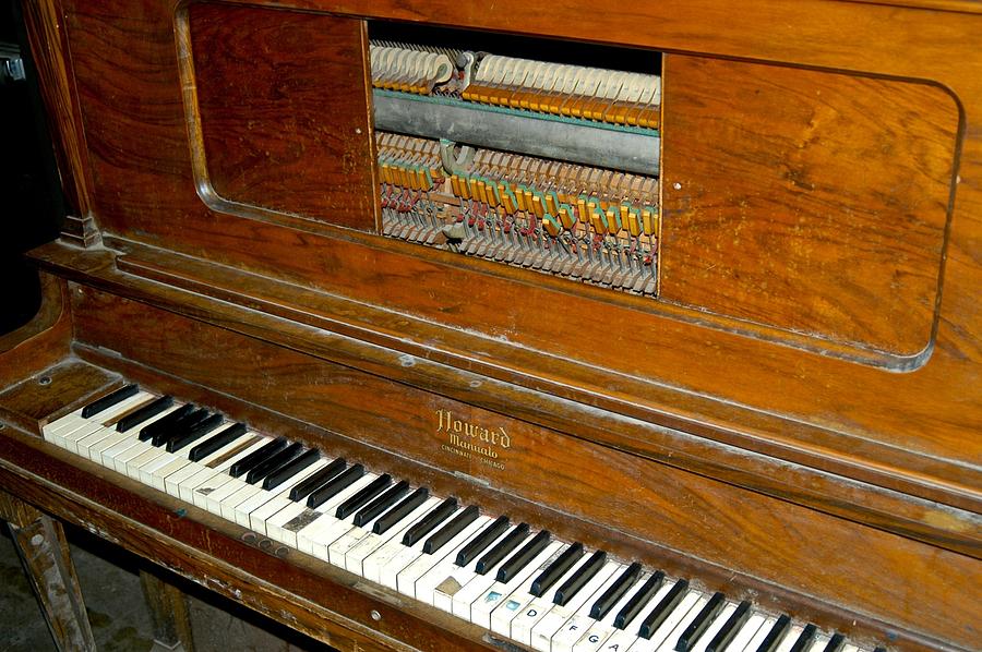 old-piano-photograph-by-dale-chapel