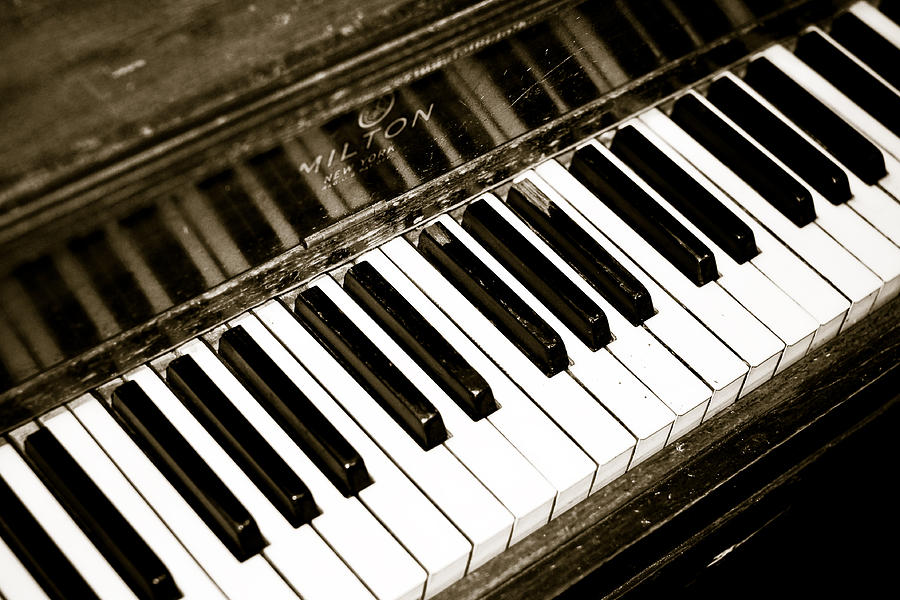 Black And White Photograph - Old Piano by Edward Myers