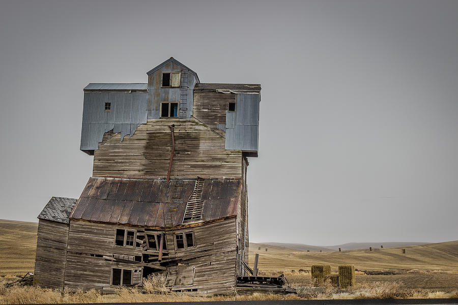 Old Pullman Grain Silo Photograph by Brad Stinson