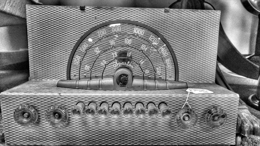 Vintage Radio Photograph - Old Radio by Noel Adams Vintage Radio Photograph - Old Radio by Noel Adams
