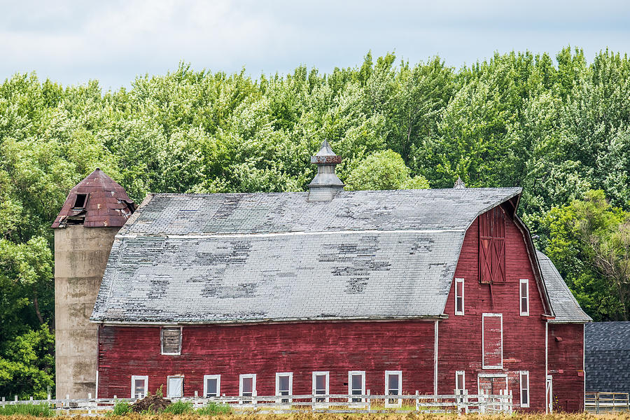 Old Red Barn Photograph by Paul Freidlund