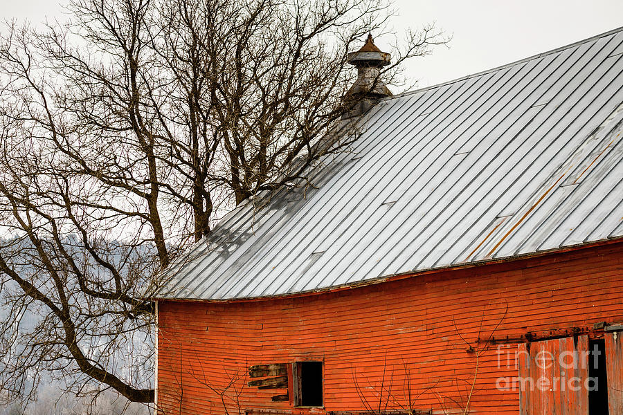 Old Red Barn Quechee Vermont Photograph by Edward Fielding