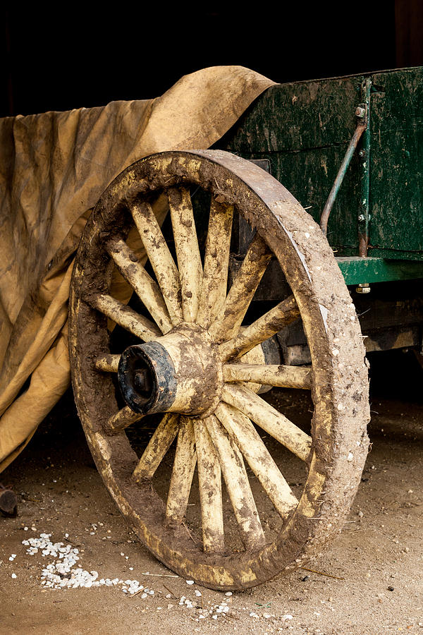 Old Rustic Wagon Wheel Photograph By Erin Cadigan   Old Rustic Wagon Wheel Erin Cadigan 