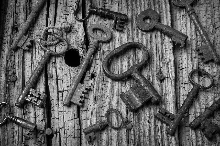 Old Rusty Skeleton Keys Photograph by Garry Gay