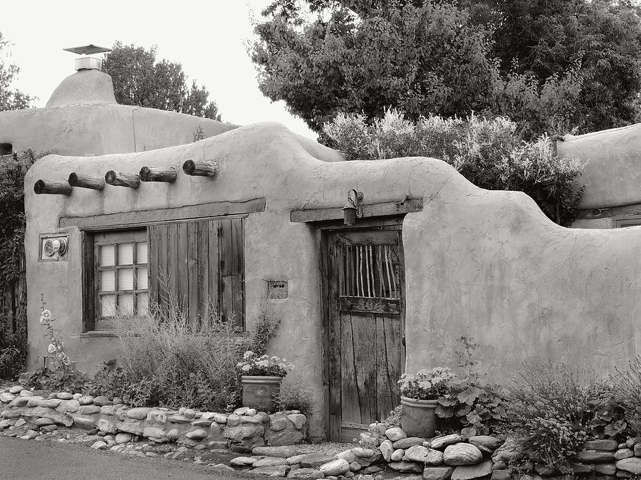 Old Santa Fe Cottage Monochrome Photograph by Gordon Beck