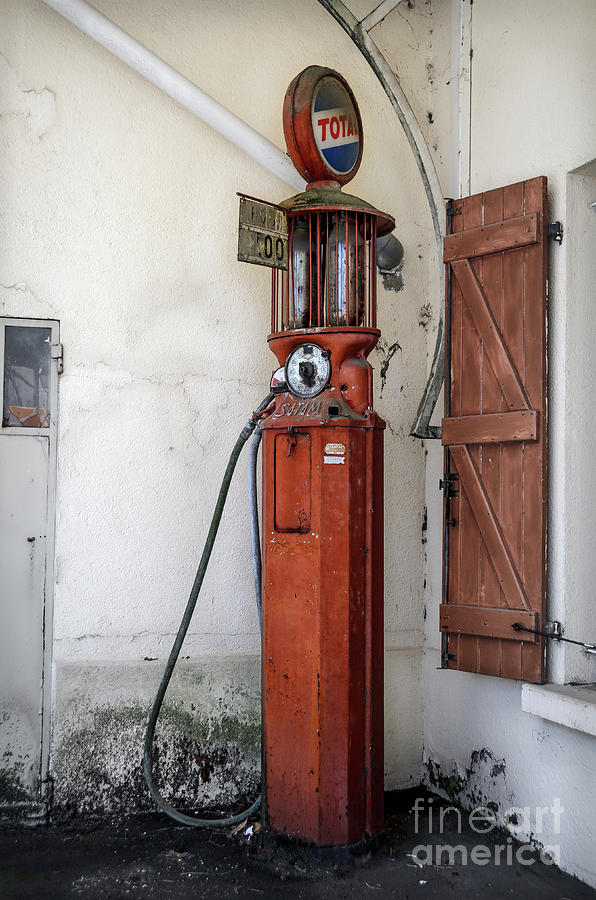 Old Satam Petrol Pump Photograph by RicardMN Photography