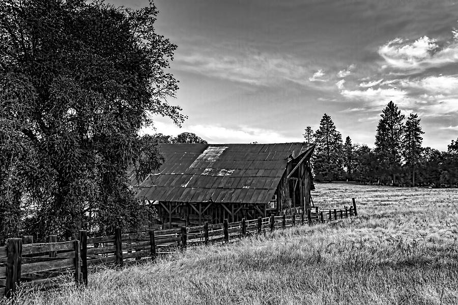Old Storage Barn Photograph by Bruce Bottomley