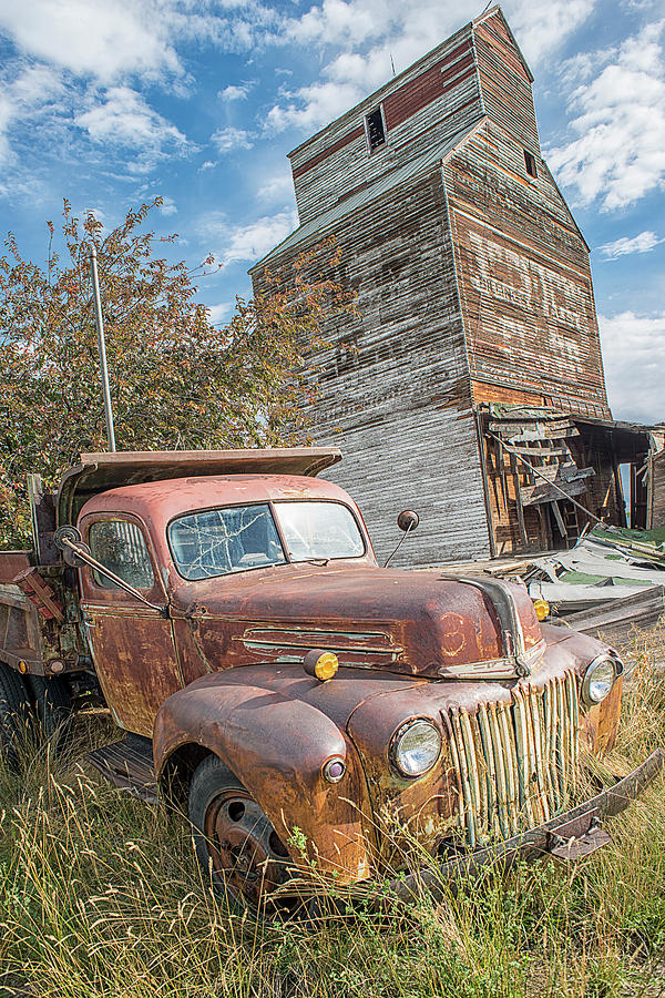 Old Truck Photograph by Craig Leaper