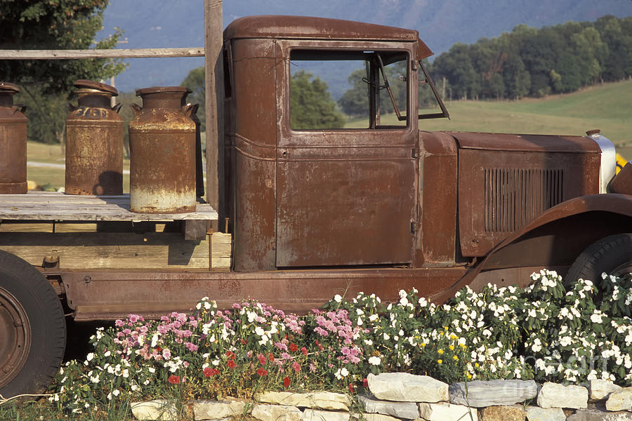 Old Truck in Tennessee Photograph by Stan and Anne Foster | Fine Art