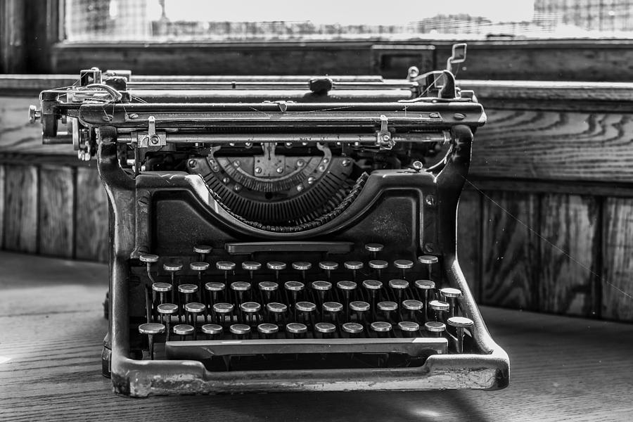 Old Typewriter Photograph by Thomas Young