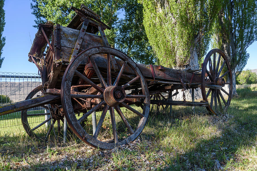 Old Wagon Photograph by Robert Potts