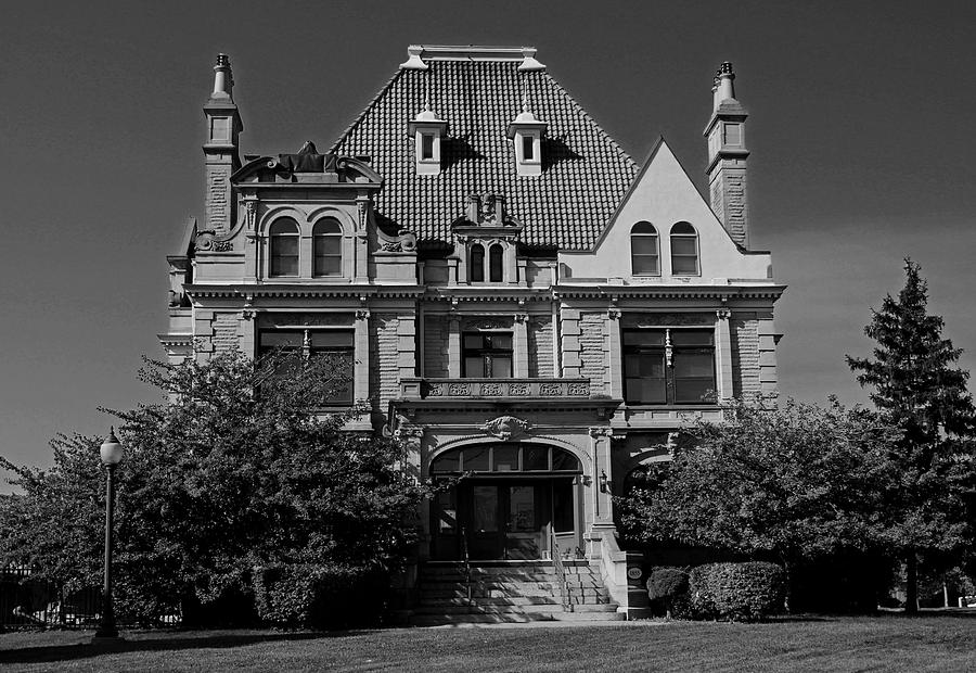 Old West End Bartley Mansion Photograph by Michiale Schneider