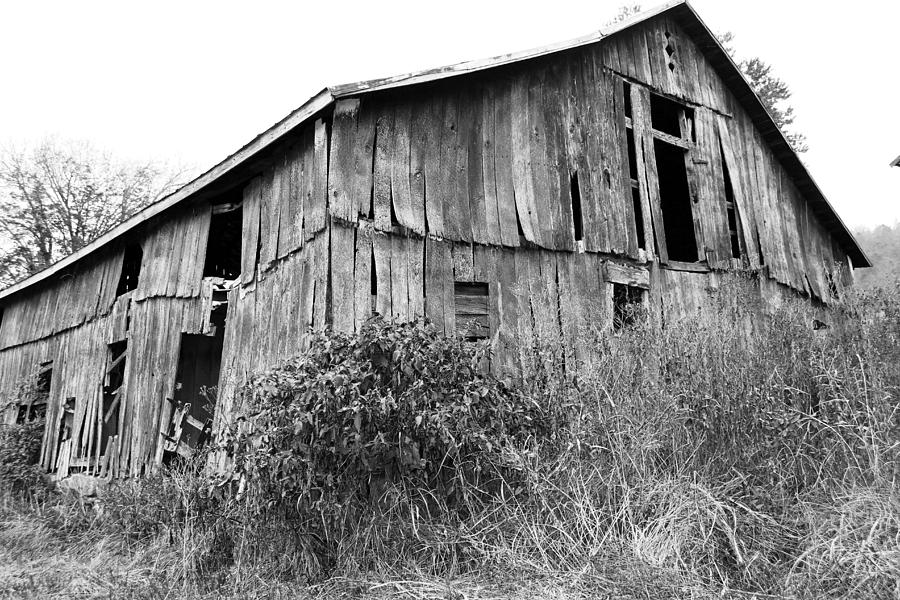 Old West Virginia Barn Black And White Photograph by Lorraine Baum