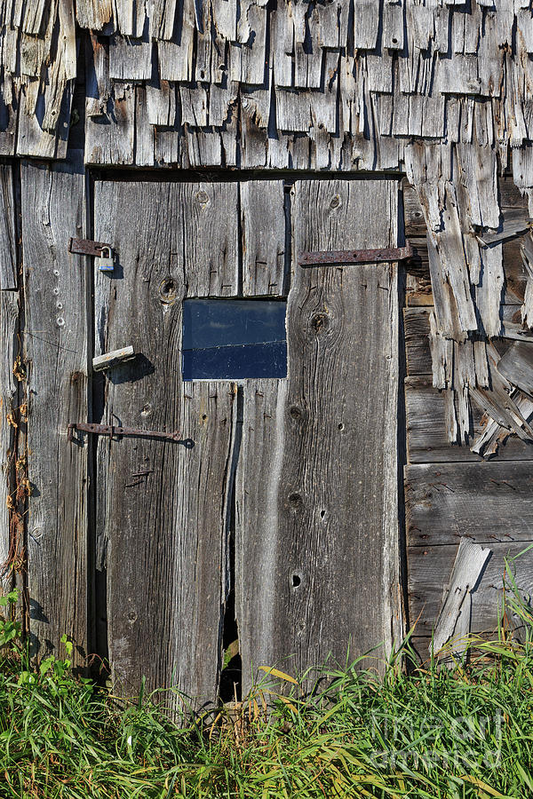 Old Wooden Barn Door Andover New Hampshire Photograph by Edward Fielding
