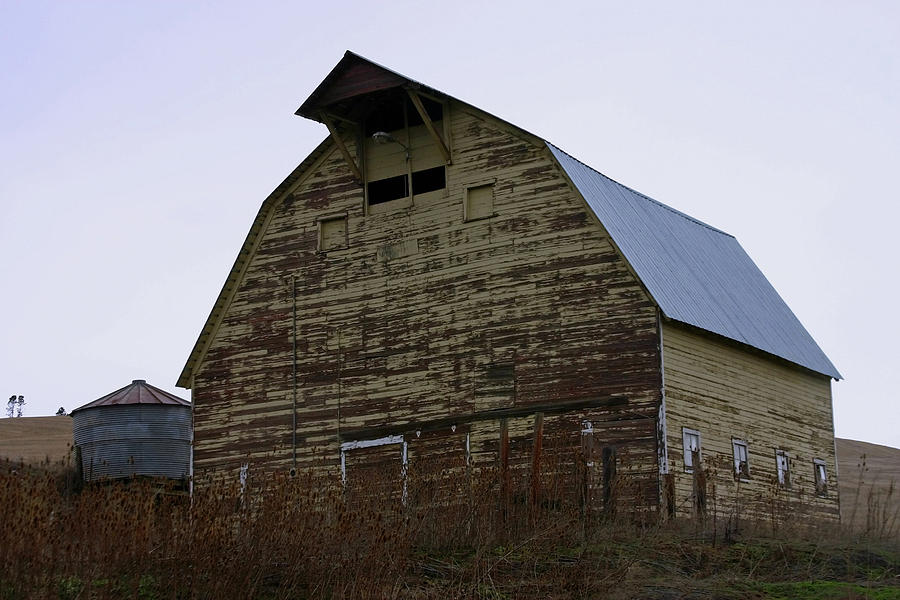 Old Yellow Barn E. Washington Photograph by Hugh Carino | Fine Art America