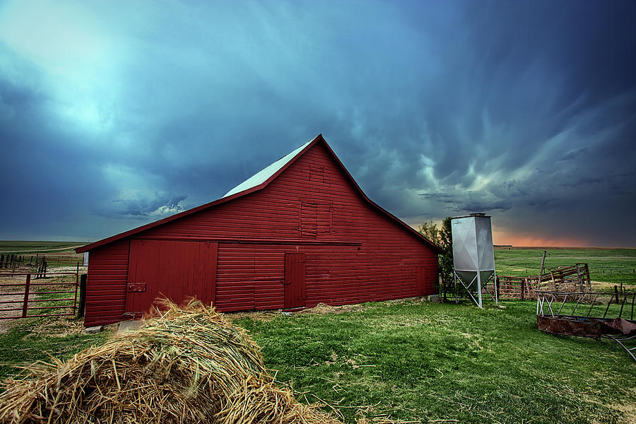 Barn Photograph - Ole Red by Thomas Zimmerman