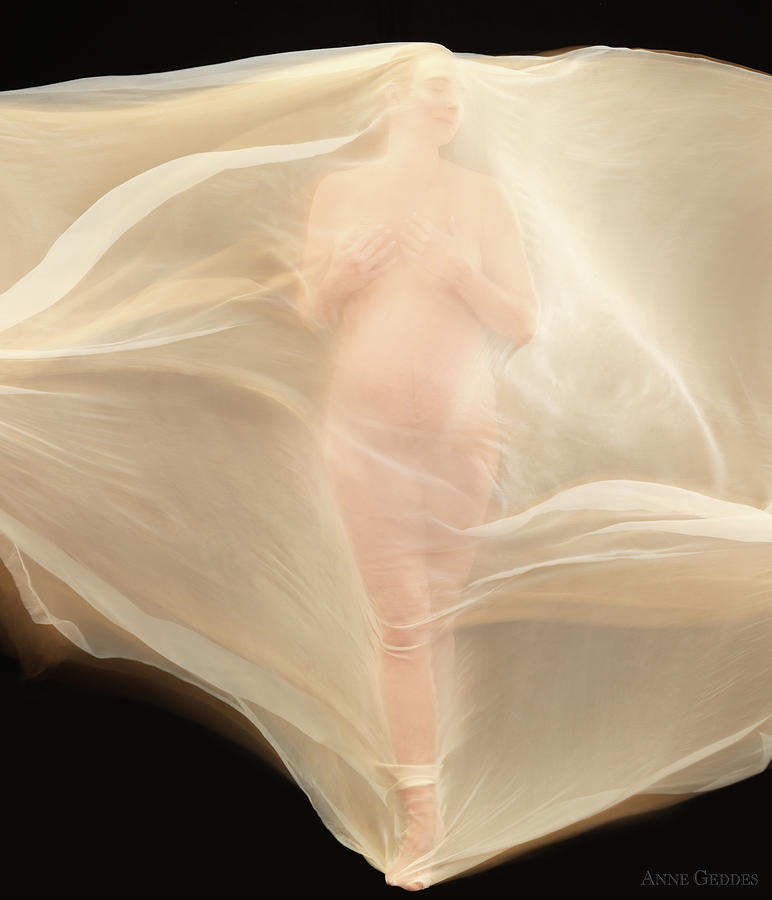 Nude Photograph - Olivia Pregnant by Anne Geddes