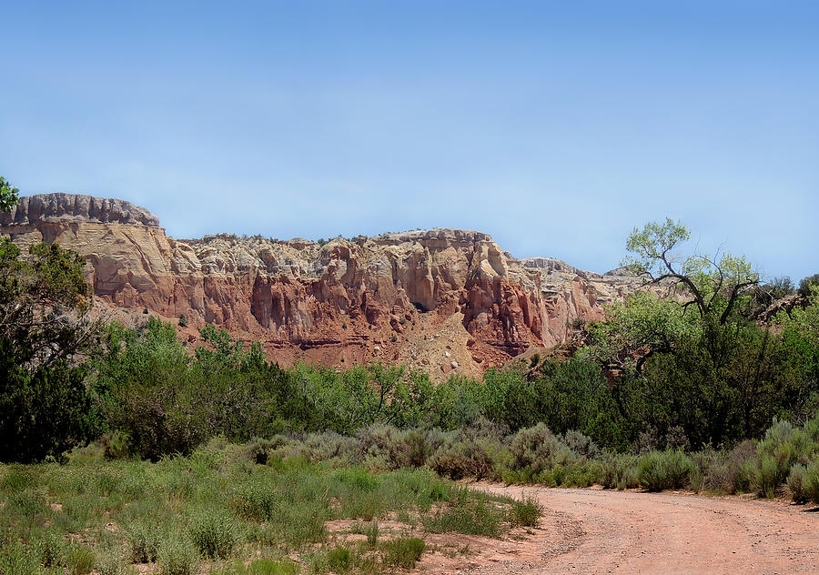 Mountain Photograph - On Ghost Ranch by Gordon Beck