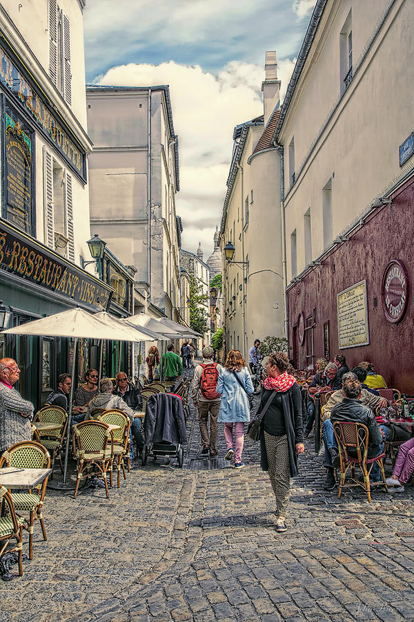 On the streets of Montmartre Photograph by John Rivera