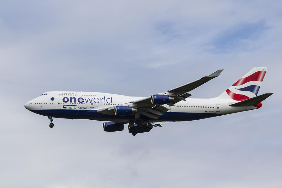 London Photograph - Oneworld Boeing 747 by David Pyatt