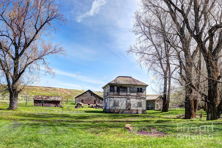 Barn Photograph - Oregon Farm by Rick Mann