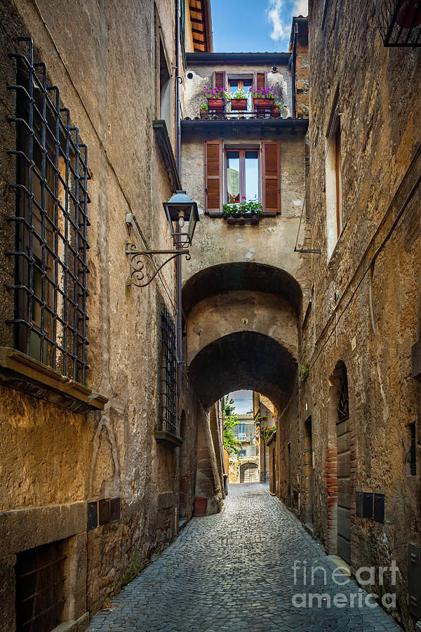 Orvieto Alley Photograph by Inge Johnsson