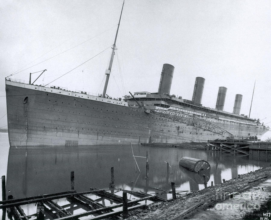 Transportation Photograph - Outfitting The Titanic by Photo Researchers