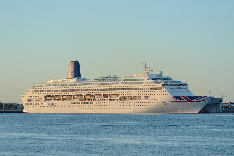 P and O Oriana Cruise Ship Photograph by Bradford Martin