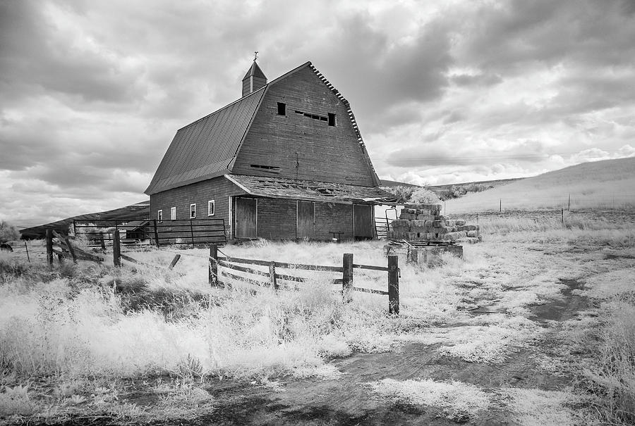 Palouse Barn IR 1001 Photograph by Bob Neiman - Fine Art America