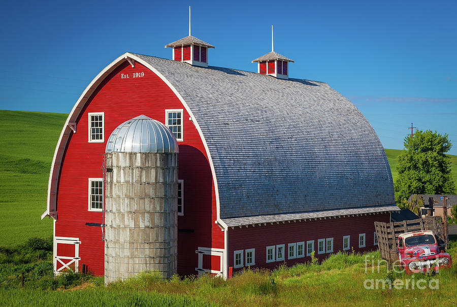 Architecture Photograph - Palouse Red Barn by Inge Johnsson